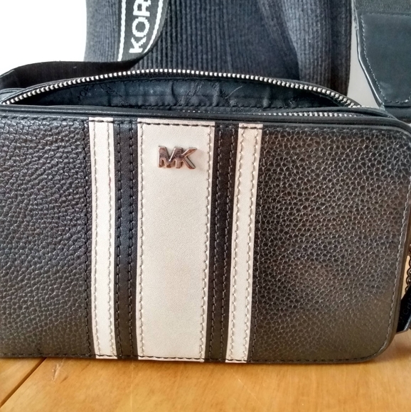 Michael Kors Bag - Picture 3 of 12